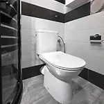 2 Apartments, 2 Parking - Sleeps 8 - Quiet Feriehus *