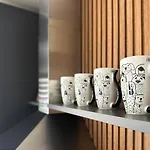 2 Apartments, 2 Parking - Sleeps 8 - Quiet بيت للعطل صوفيا