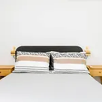 2 Apartments, 2 Parking - Sleeps 8 - Quiet صوفيا