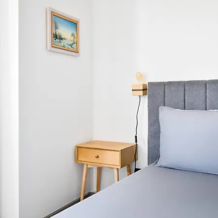 Case de vacanță 2 Apartments, 2 Parking - Sleeps 8 - Quiet