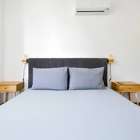 2 Apartments, 2 Parking - Sleeps 8 - Quiet