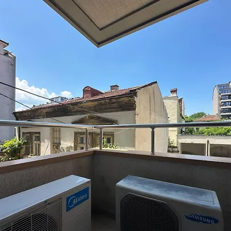 2 Apartments, 2 Parking - Sleeps 8 - Quiet Ваканционна къща *