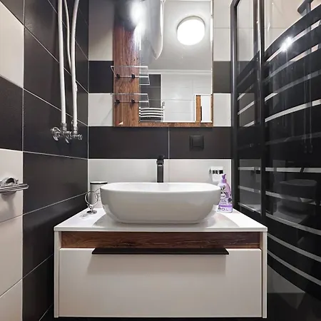 Ваканционна къща 2 Apartments, 2 Parking - Sleeps 8 - Quiet *