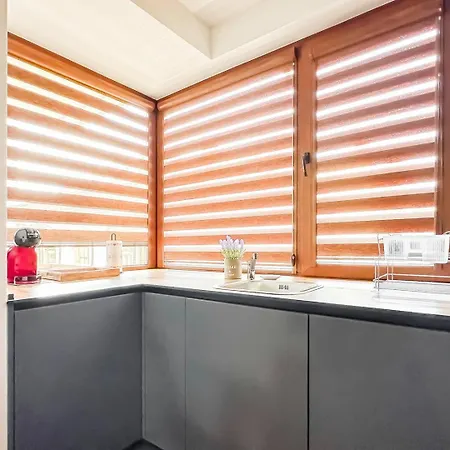 2 Apartments, 2 Parking - Sleeps 8 - Quiet 別荘 *