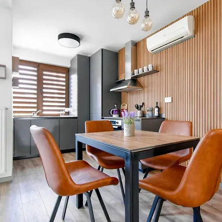 Prázdninový dům 2 Apartments, 2 Parking - Sleeps 8 - Quiet Sofie