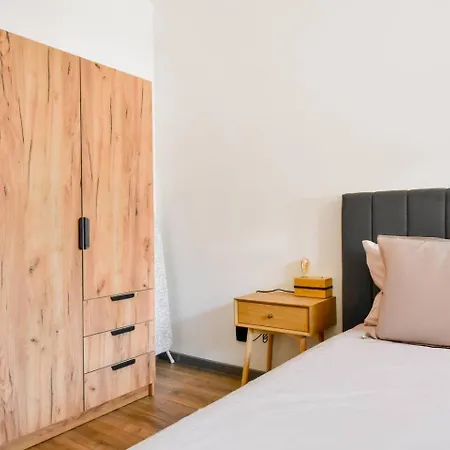 2 Apartments, 2 Parking - Sleeps 8 - Quiet Sofia
