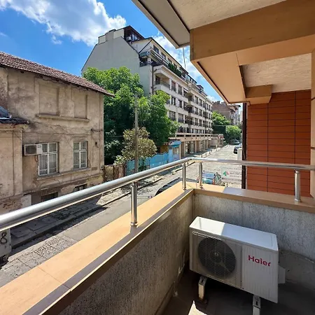 2 Apartments, 2 Parking - Sleeps 8 - Quiet * Sofia