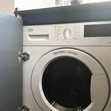 2 Apartments, 2 Parking - Sleeps 8 - Quiet Case de vacanță