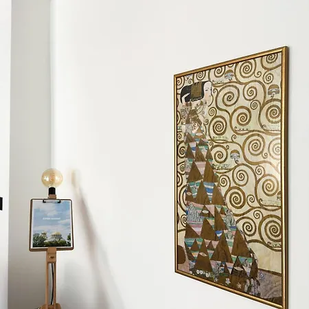 2 Apartments, 2 Parking - Sleeps 8 - Quiet