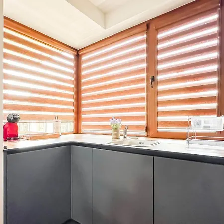 2 Apartments, 2 Parking - Sleeps 8 - Quiet