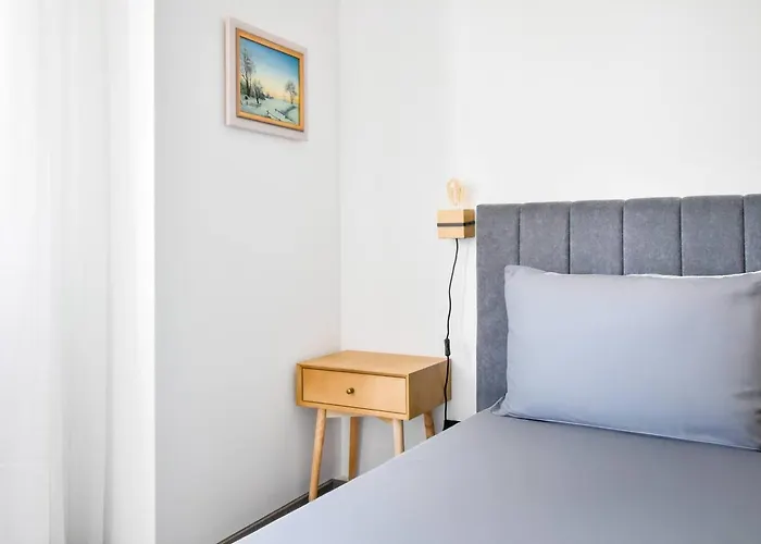 別荘 2 Apartments, 2 Parking - Sleeps 8 - Quiet