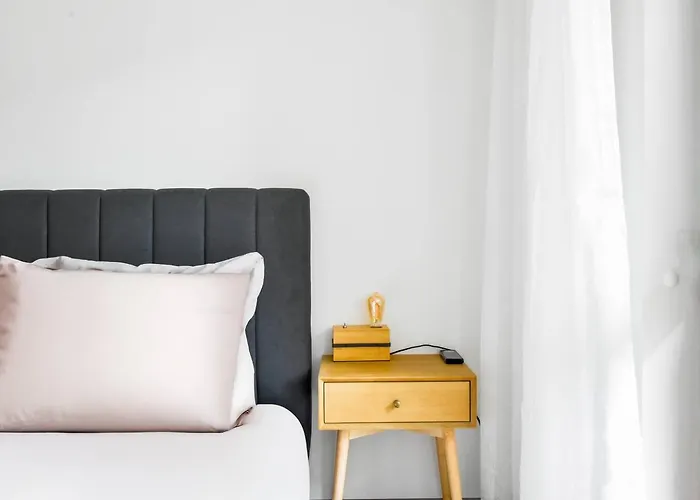 別荘 2 Apartments, 2 Parking - Sleeps 8 - Quiet