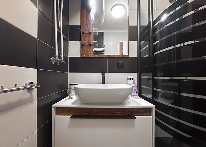 別荘 2 Apartments, 2 Parking - Sleeps 8 - Quiet *