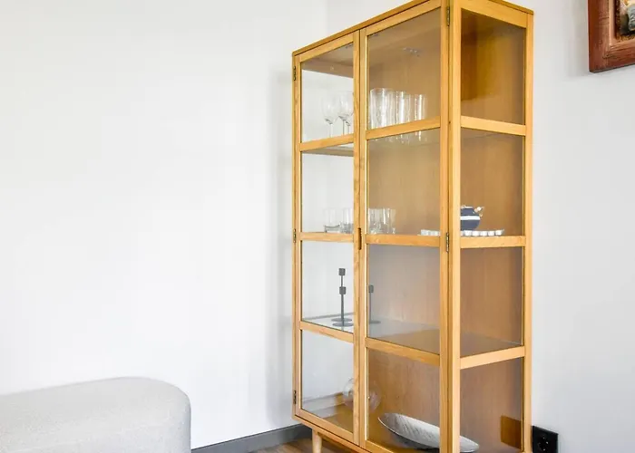 2 Apartments, 2 Parking - Sleeps 8 - Quiet 別荘