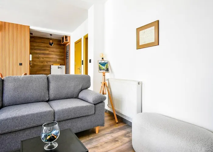 別荘 2 Apartments, 2 Parking - Sleeps 8 - Quiet