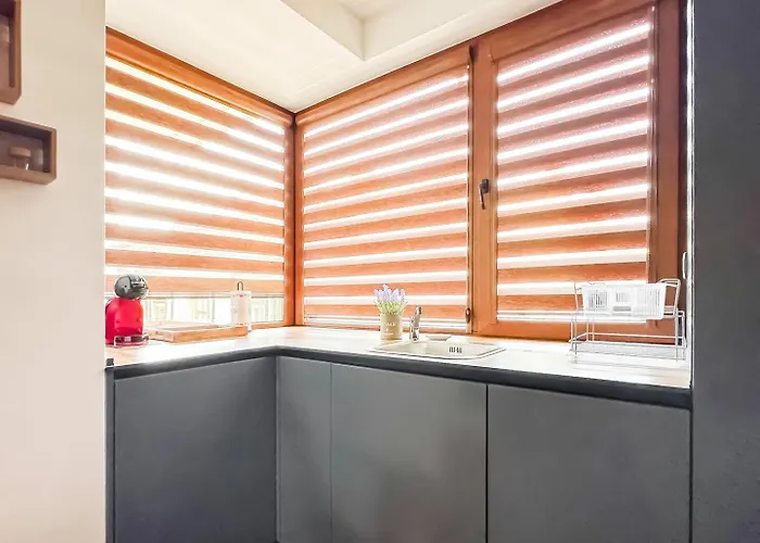 2 Apartments, 2 Parking - Sleeps 8 - Quiet 別荘 *