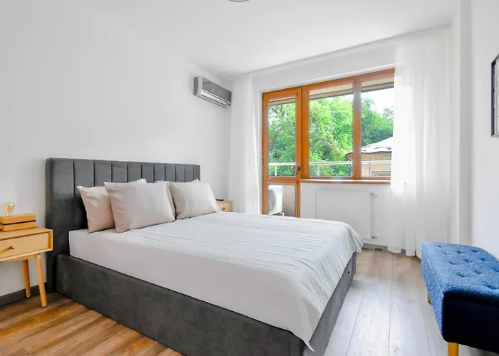 2 Apartments, 2 Parking - Sleeps 8 - Quiet ソフィア