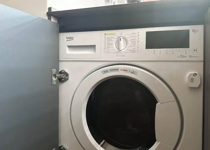 2 Apartments, 2 Parking - Sleeps 8 - Quiet ソフィア