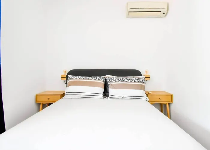 別荘 2 Apartments, 2 Parking - Sleeps 8 - Quiet