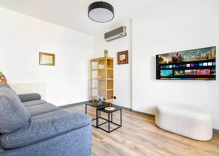 2 Apartments, 2 Parking - Sleeps 8 - Quiet ソフィア